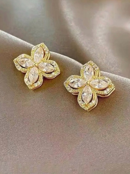 Jewelry - Floral Stud Earrings NWT Gold Plated